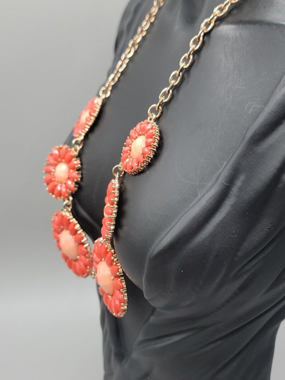 J. Crew Coral Orange Daisy Flower Bib Statement Necklace Gold Tone Lucite Resin - Picture 5 of 8